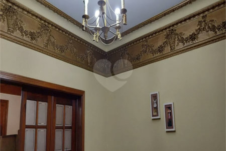 Casa com dois pavimentos na Barra Funda: