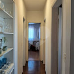 Prédio com portaria 24 horas, e lazer. Apartamento com 3 dormitórios, uma suíte, 2 vagas de garagem