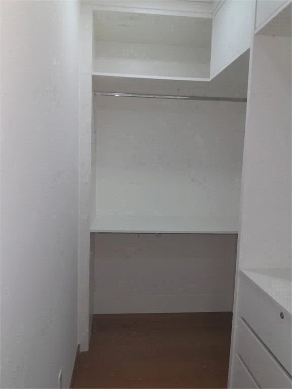 Casa à venda ou para alugar com 4 suítes em Chácaras São Carlos, Cotia, SP