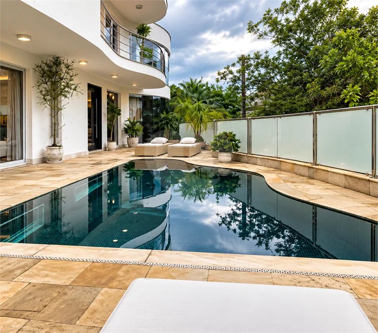 Mansão de 800 m² no Swiss Park, em São Bernardo do Campo, com 4 suítes, piscina, área gourmet, sauna e lazer completo em condomínio de alto padrão.