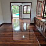 Casa com Piscina, Sauna e Edícula em Rua Arborizada no Tremembé