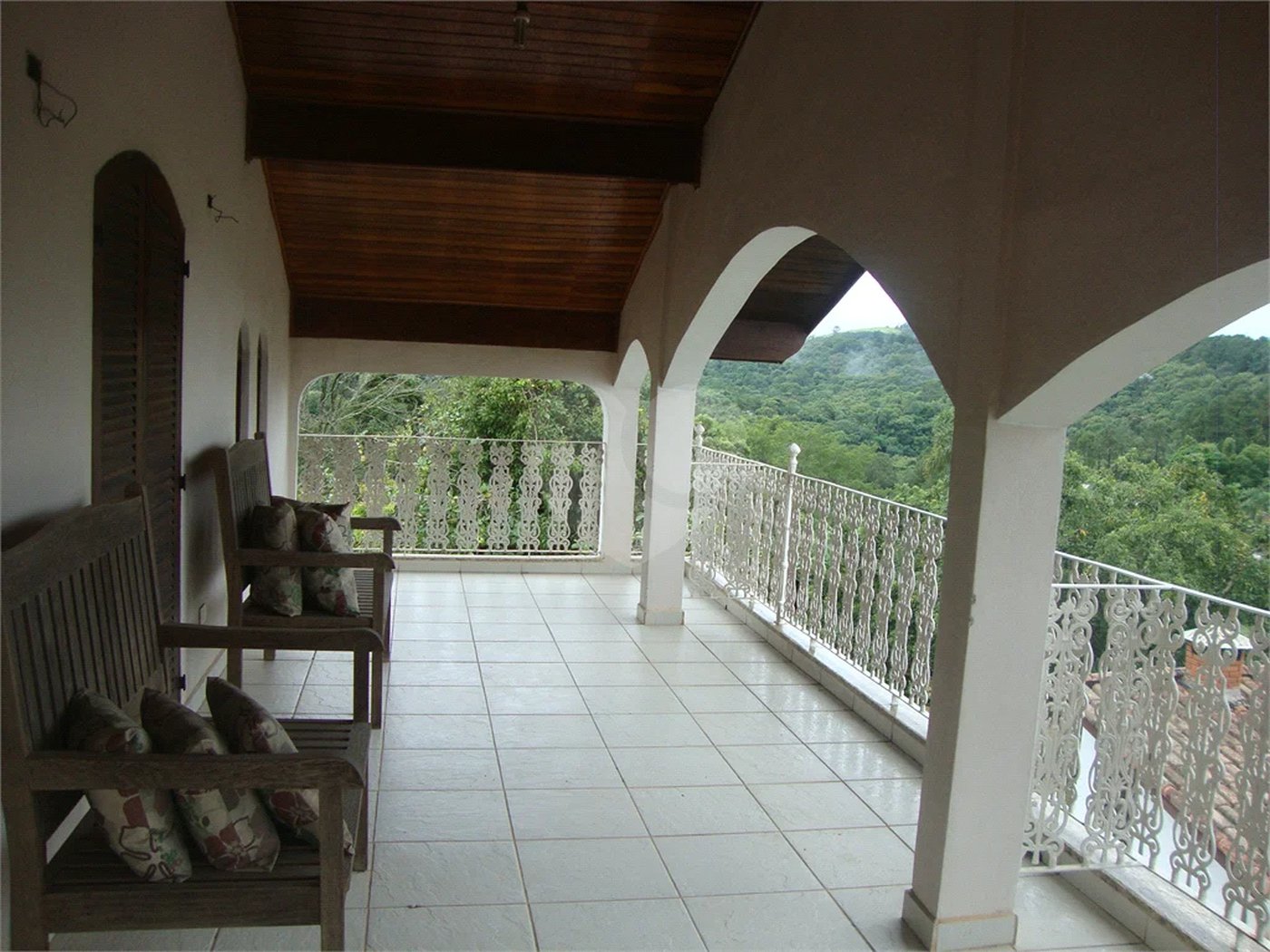 Chácara à venda com 5 quartos, sendo 2 suítes, em Jardim Arujá, Arujá, SP