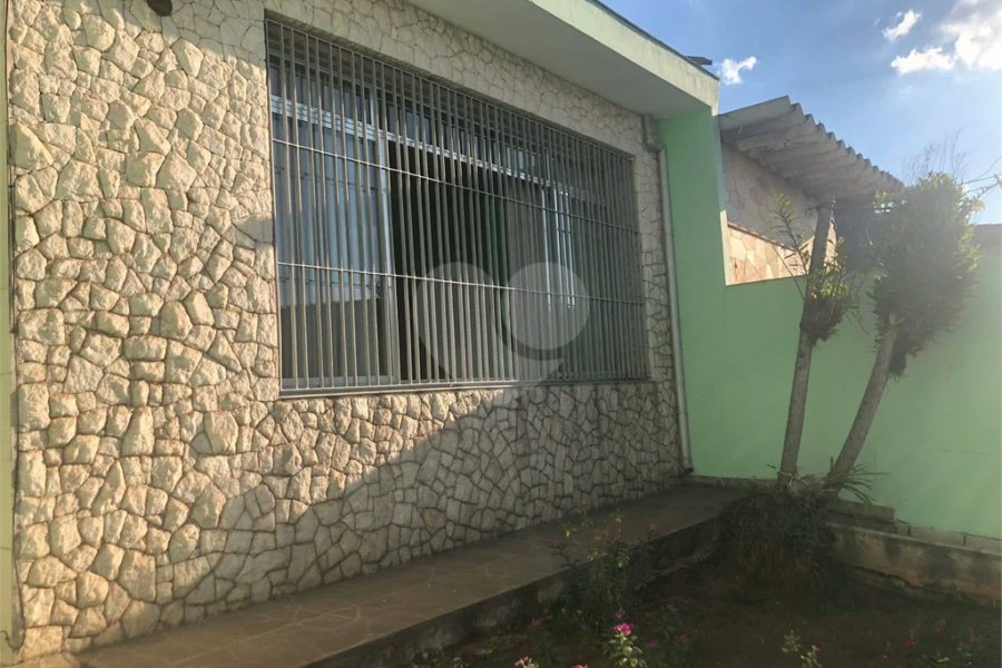 Ótima casa térrea a venda, 2 quartos e 2 vagas de garagem Jd Maristela