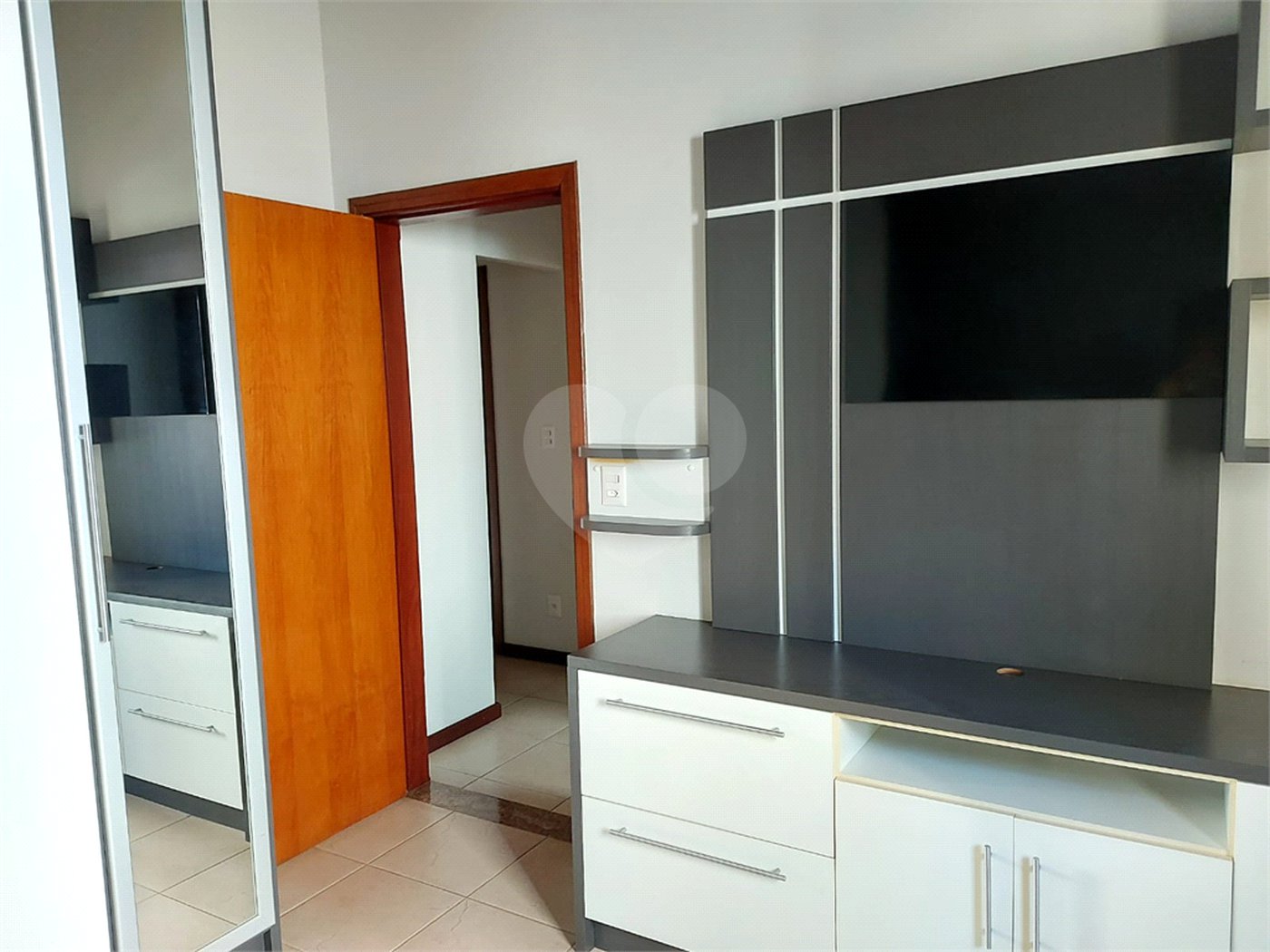 Casa charmosa e elegante localizada no deslumbrante Condomínio Villagio Capriccio Louveira SP
