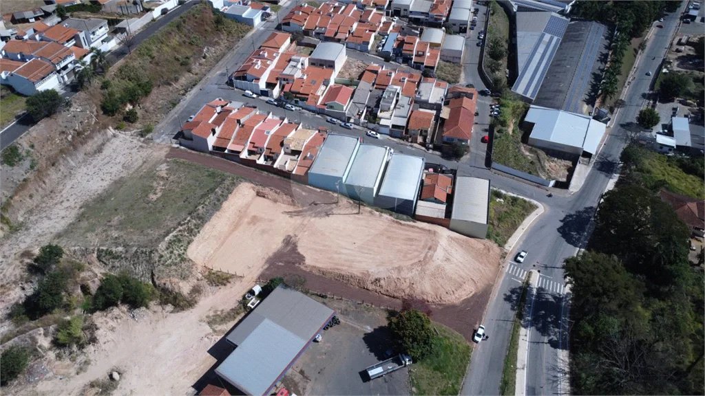 Terreno Amplo com 6.265m² e Acesso por Dois Níveis – Ótima Localização!
