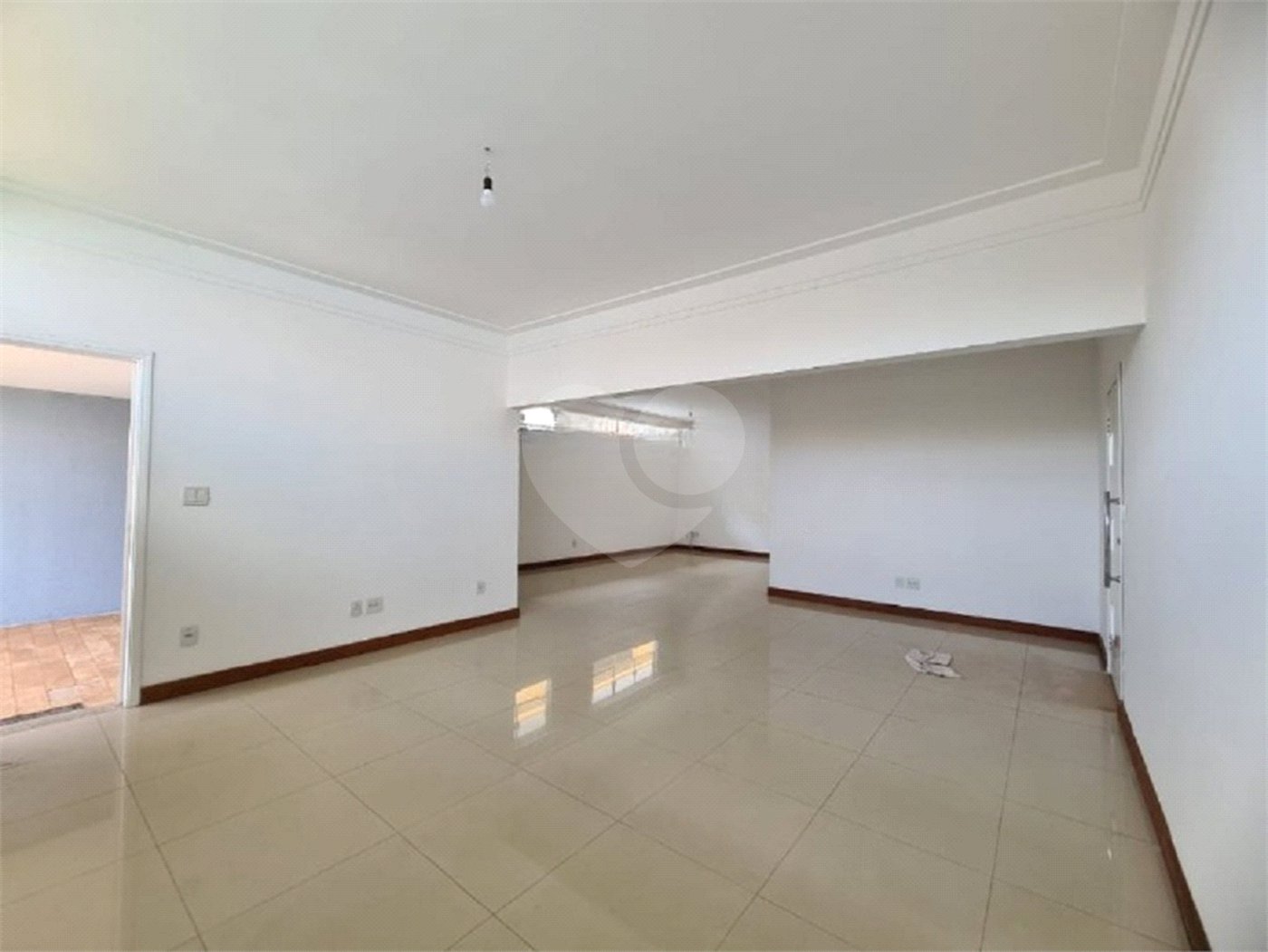 Casa à venda com 3 dormitórios, sendo 1 suite e ampla área de lazer no Jardim Brasil
