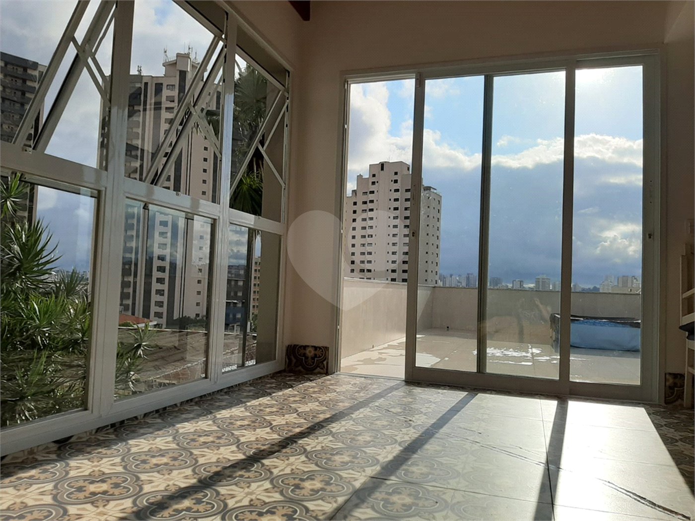 LINDO SOBRADO 3 SUITES 4 VAGAS JD DA SAÚDE ACEITA PERMUTA.