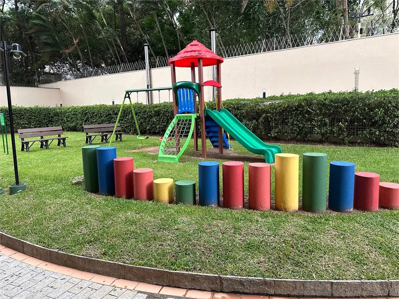 APARTAMENTO REFORMADO À VENDA – FINO ACABAMENTO E LOCALIZAÇÃO PRIVILEGIADA NO JARDIM BONFIGLIOLI