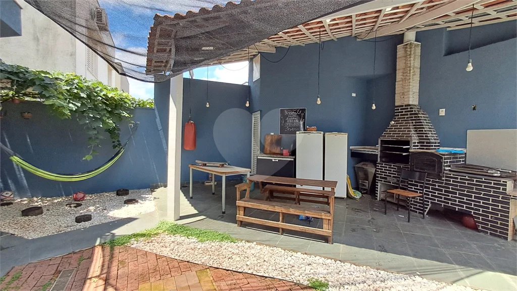 Casa à Venda no Golden Park – 4 Quartos, Churrasqueira e Piscina!
