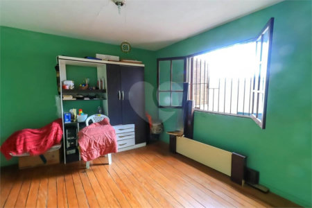 Localizada no coração do Jardim Monte Kemel, excelente casa de 160 m