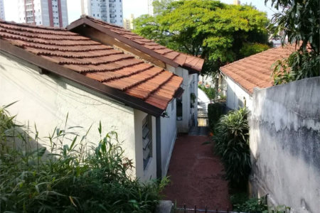 Terreno à venda com 8 quartos em Vila Gomes, São Paulo, SP