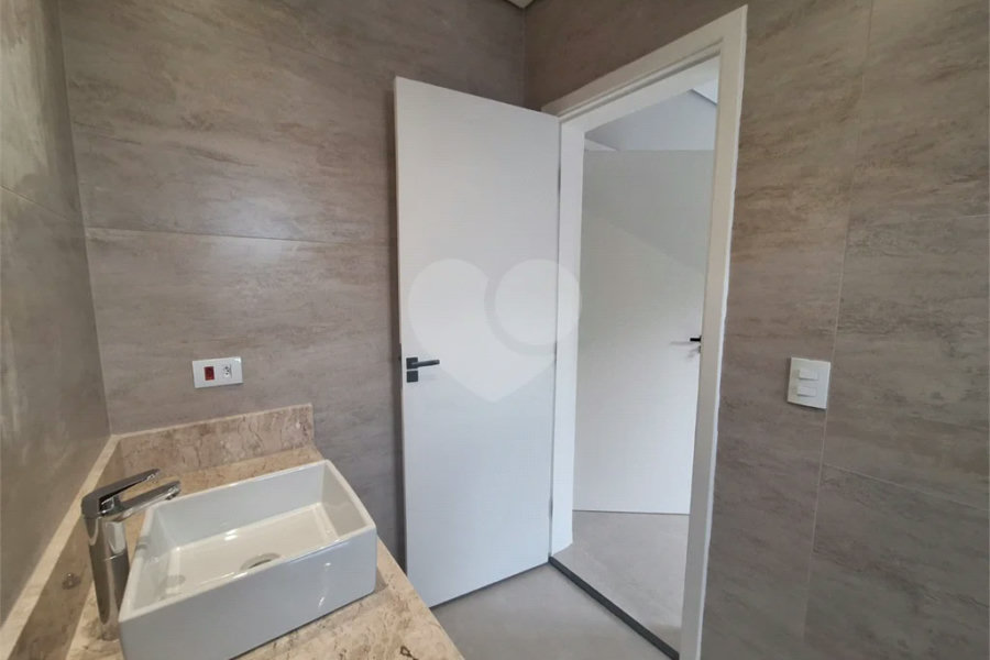 Casa NOVA com 03 suítes , piscina e condomínio com lazer completo!