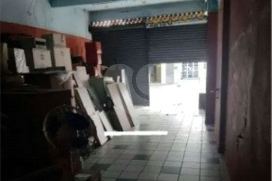 Galpão comercial com 147 m² de área total de terreno e 100 m² de área útil no Cambuci.