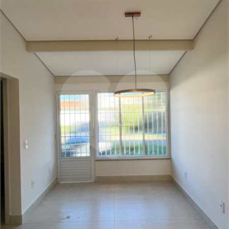 Apartamento com 69 metros todo reformado ao lado da Alameda Lucas em Atibaia.
