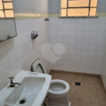 Casa Térrea com 3 dormitórios.