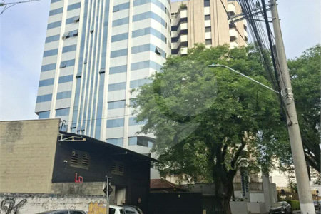 SALA COMERCIAL DE 90 M² COM 12 BAIAS, SALA DE REUNIÃO, AR-CONDICIONADO CENTRAL E 2 VAGAS!
