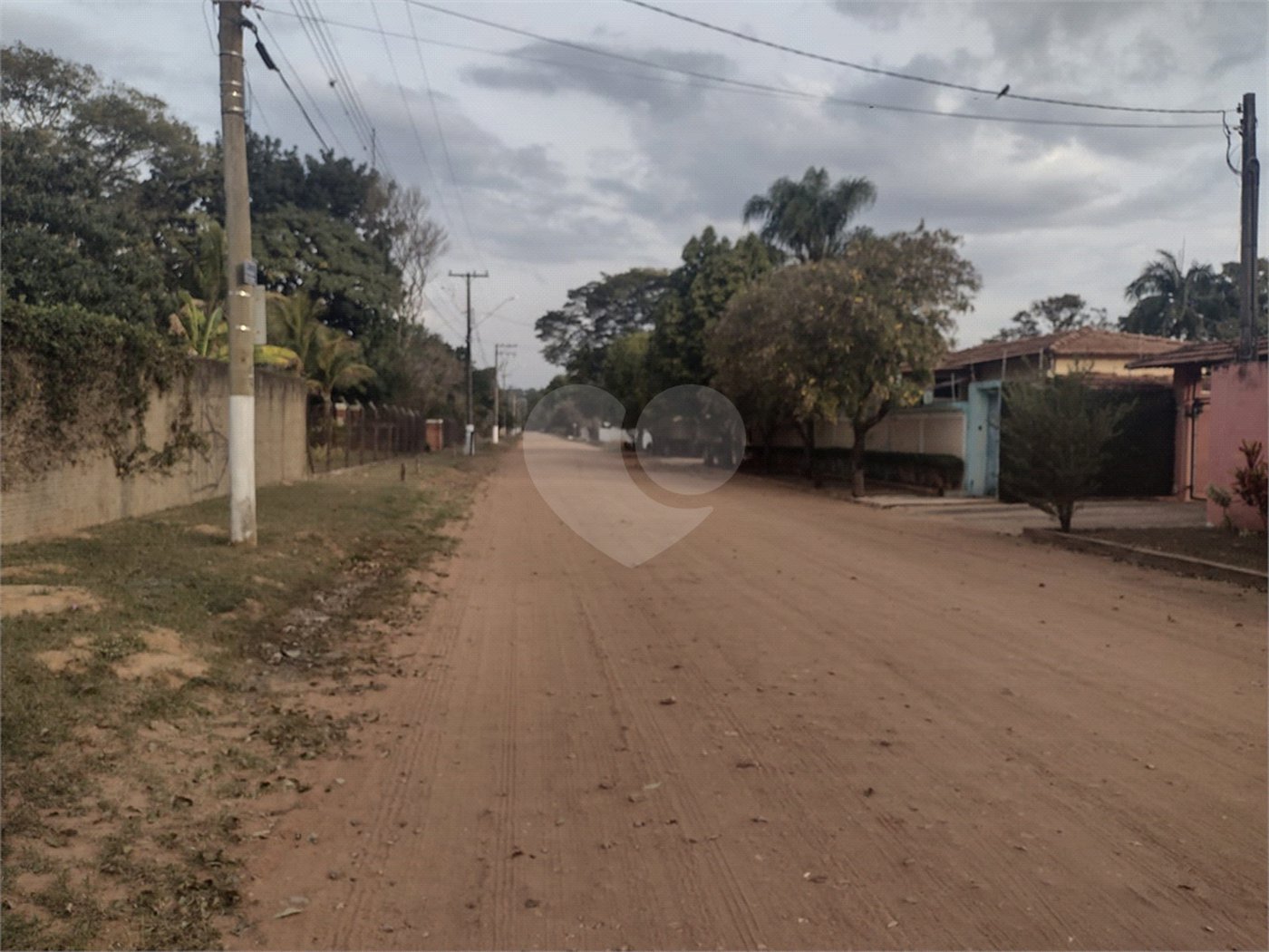 Chácara localizada no Condomínio Leila a venda.