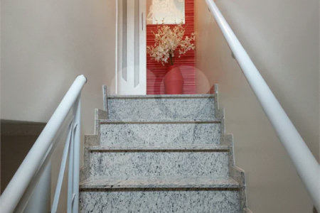 Sobrado á venda com 102m²- Vila Bertioga.