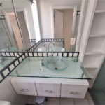 Apartamento para locação com 2 dormitórios, sendo 1 suíte com 02 vagas, totalmente climatizado nos 3 ambientes