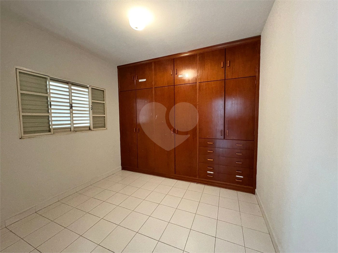 Ótima oportunidade para moradia ou investimento comercial!