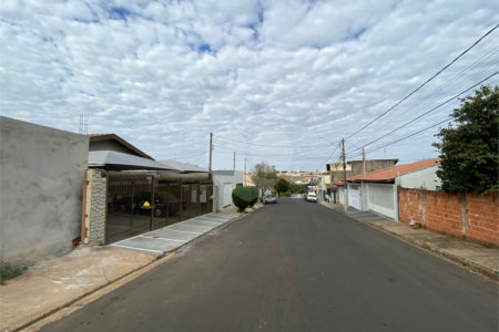 Casa térrea na Vila São José.