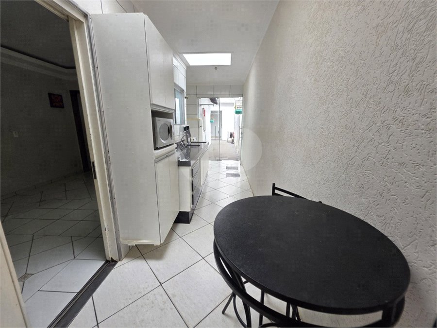 Casa térrea à venda no Douradinho com 2 quartos e edícula com mais dois quartos e 2 banheiros.