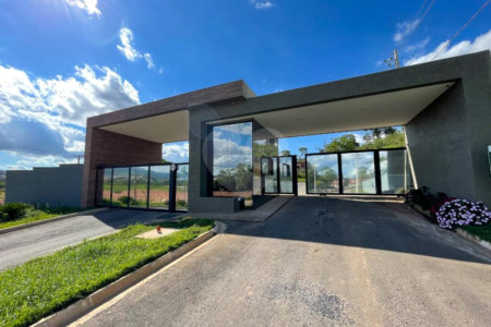 Terrenos a partir 300 metros em condomínio fechado e pronto para construir, aceita financiamento