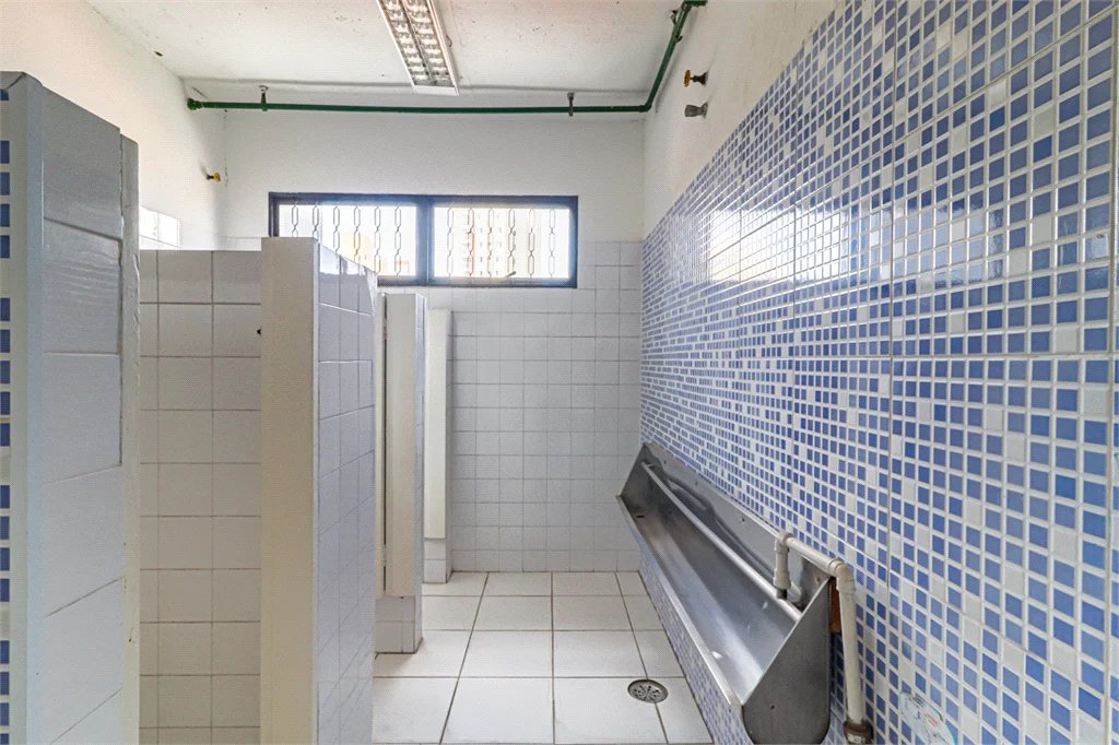 Prédio comercial à venda na Rua Coronel Camisão, 3593 m2 área útil, 1137m2 terreno, 33 salas, 10 vagas