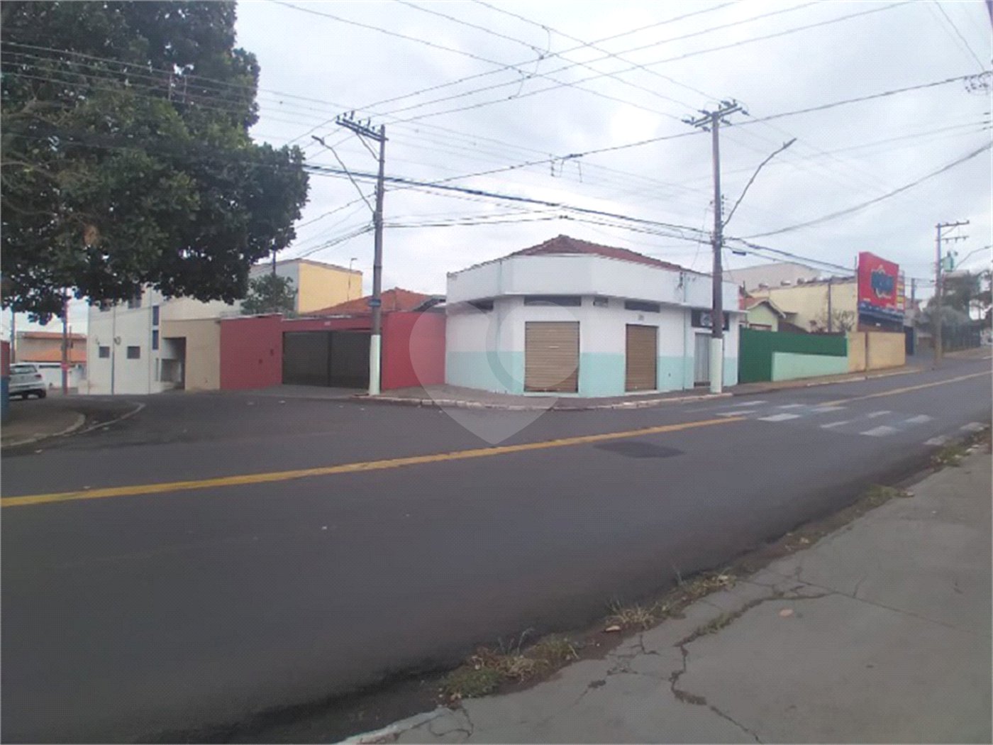 Casa + salão comercial na Vila Vista Alegre