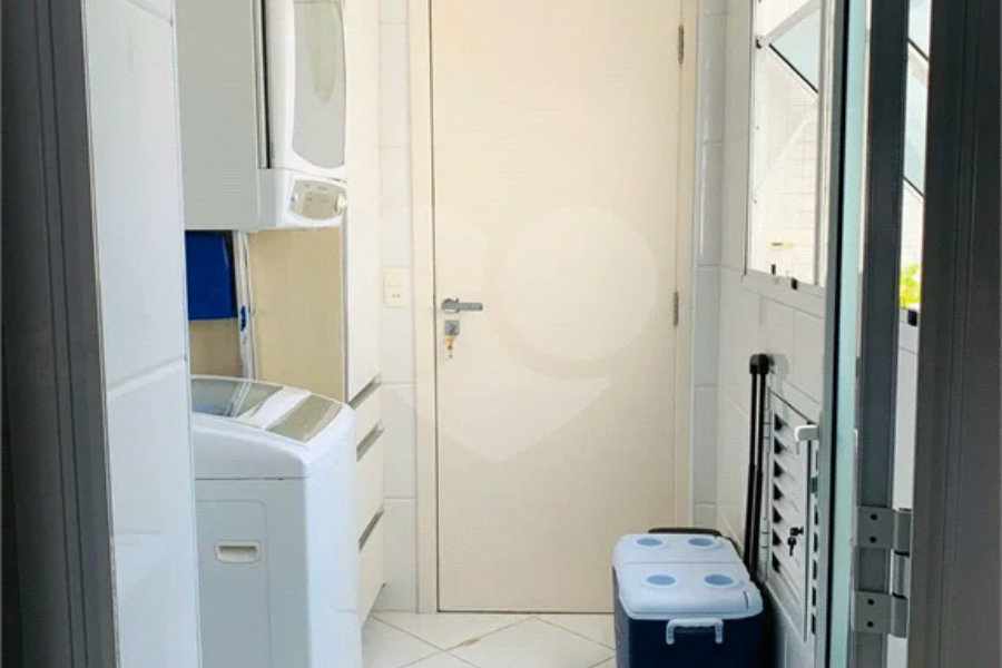 Apartamento à venda com 3 quartos, sendo 2 suítes,  em Riviera de São Lourenço, Bertioga, SP