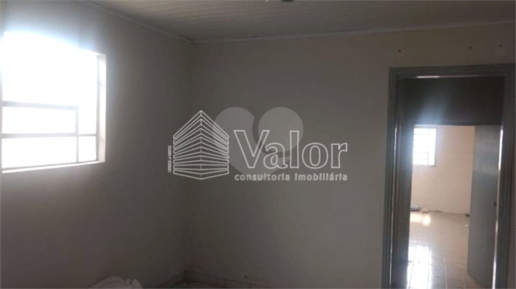 Casa térrea com 2 dormitórios.