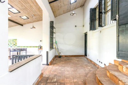 PACAEMBU COM LINDO QUINTAL /ACEITA APTO NA REGIAO ATÉ 40%
