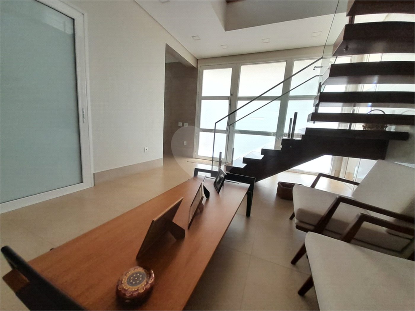 Casa à Venda no Condomínio Damha III – Elegância e Conforto para sua Família