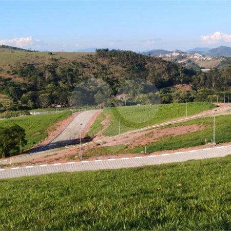 Terrenos de 300 metros em condomínio fechado e prontos para construir na região de Atibaia