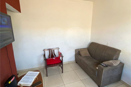 Casa e sala comercial na Vila Jacobucci