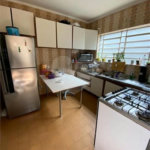 Casa com 202m² , 4 dormitórios , sendo 1 suíte , 3 vagas de garagem.
