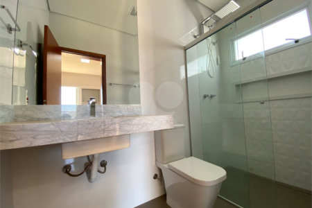 Casa com alto padrão de acabamento para venda no Condomínio Montreal.
