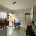 Casa Térrea com 2 dormitórios.