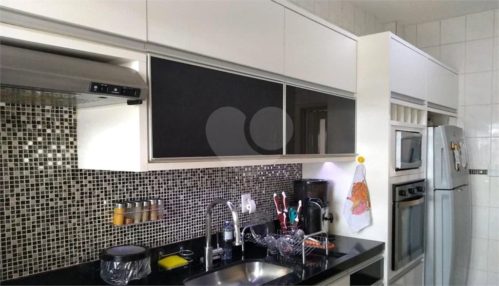 Apartamento com três dormitórios no Bom Retiro.