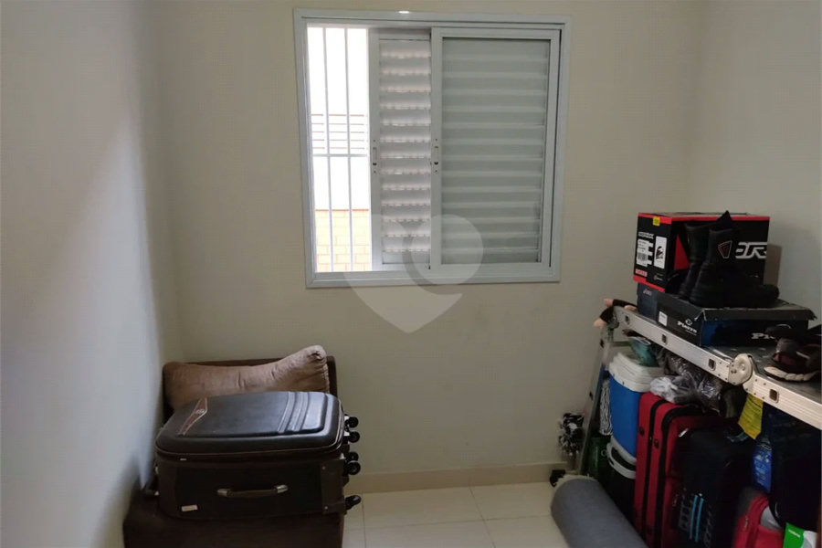 Apartamento térreo , três quartos sendo uma suíte.
