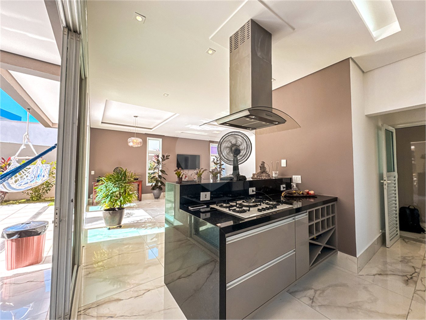 Sobrado à venda em Itupeva – 421,80 m² de terreno – 254,28 m² de área construída – 3 dormitórios – 4 banheiros – 4 vagas de garagem