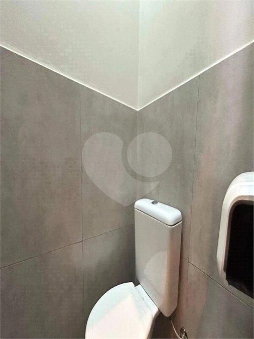 SALÃO COMERCIAL PARA LOCAÇÃO EM INDAIATUBA SP! - Av. Pres. Kennedy! - Salão comercial de 89,64 m² no térreo do Edifício Granada une modernidade, conforto e a melhor localização de Indaiatuba. Destaques do Imóvel: - Espaço Amplo: Salão principal com excelente iluminação natural. - Infraestrutura: