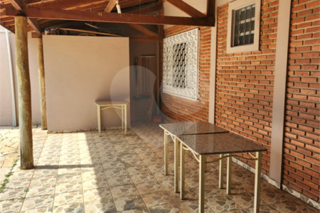 Casa à Venda - Estância Lagoa Dourada, Brotas-SP