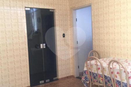 Casa térrea no Jardim Bandeirantes.