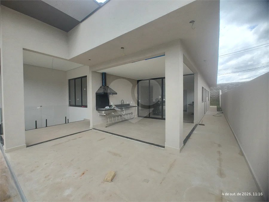 Casa exclusiva em Atibaia de alto padrão com 3 suítes, piscina, espaço gourmet, condomínio fechado, aceita financiamento