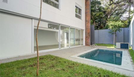 Casa à venda ou para alugar com 3 suítes no condomínio Jardim Flora, São Paulo - SP