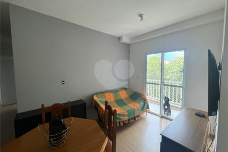 Apartamento de 49m2 á venda, no Parque das Oliveiras, em São Carlos.