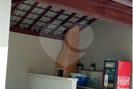 Apartamento no Condomínio Flor de Liz.