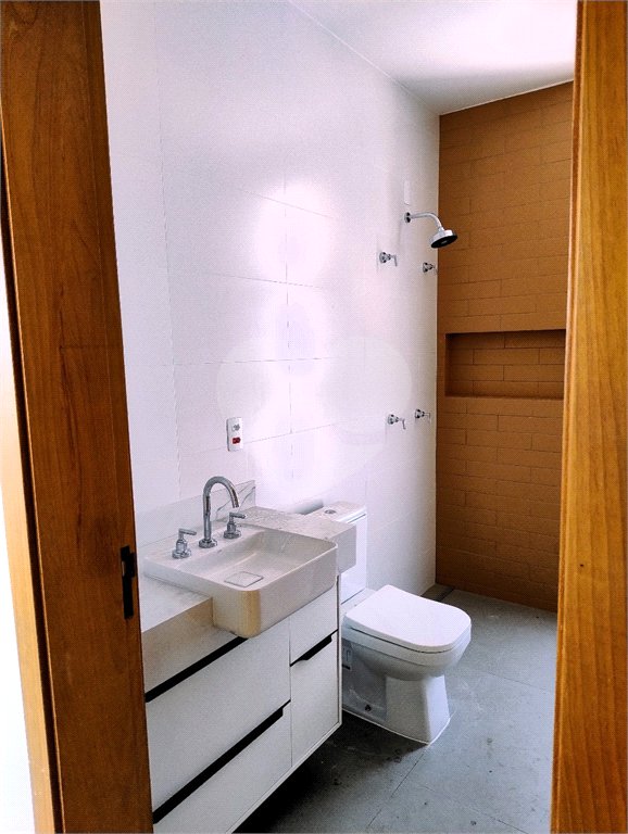 Casa a venda no condomínio Faber III