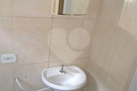 4 casas independentes em terreno de 245m² , à venda no Jardim Soares em Guainazes.